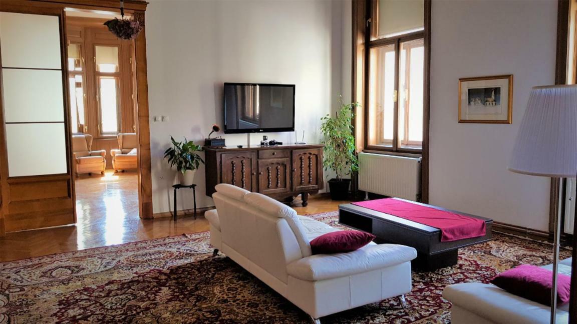 Luxury Apartment In The Heart Of Varaždin Buitenkant foto